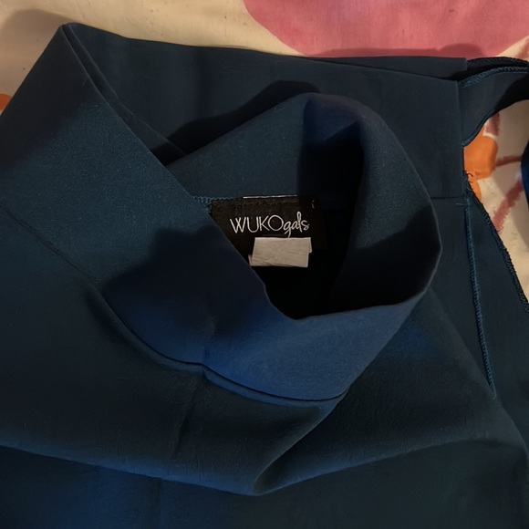 Turquoise long skirt - Picture 2 of 2